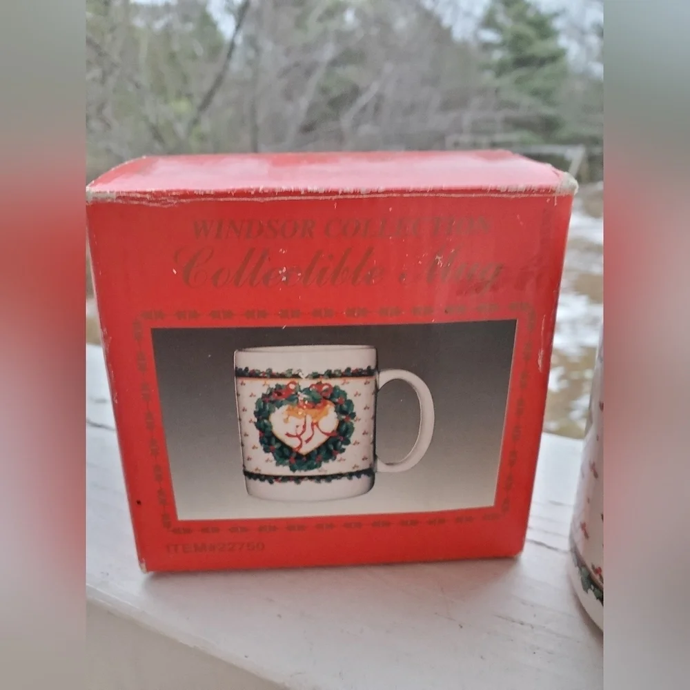 Windsor Collection Christmas Mug with Mistletoe Design